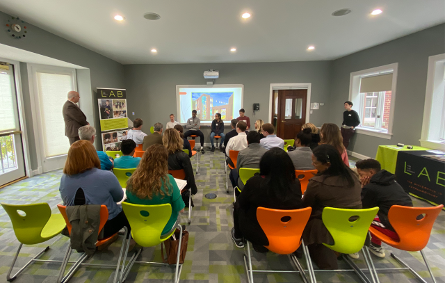 Student panel answers questions from prospective parents