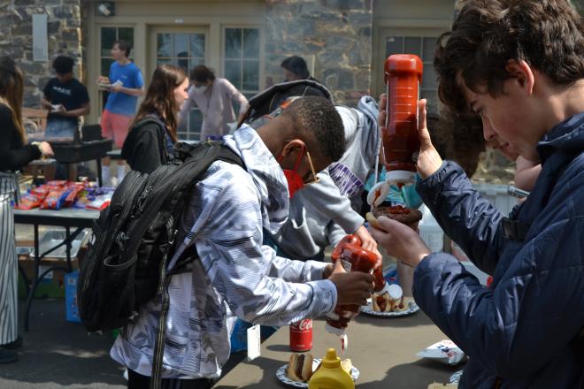 condiment station